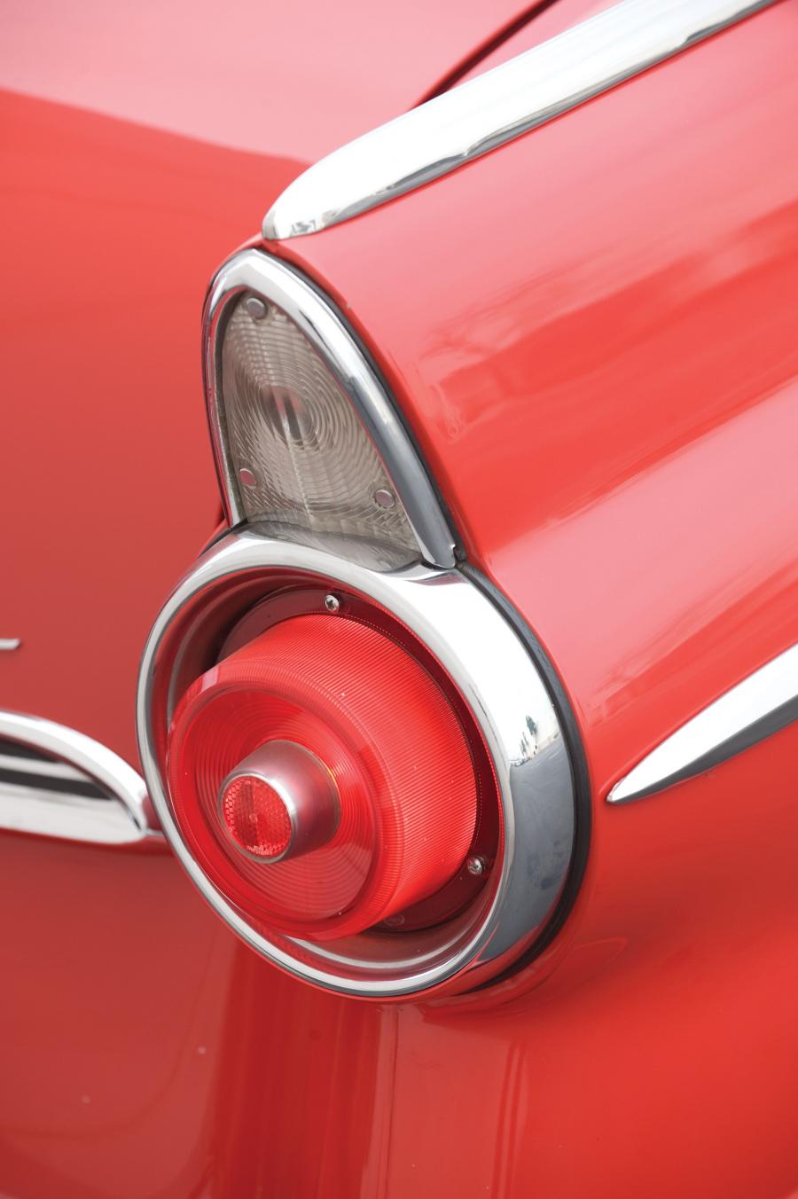  Ford Fairlane Sunliner Convertible 1955 года  (фото 10 из 27)
